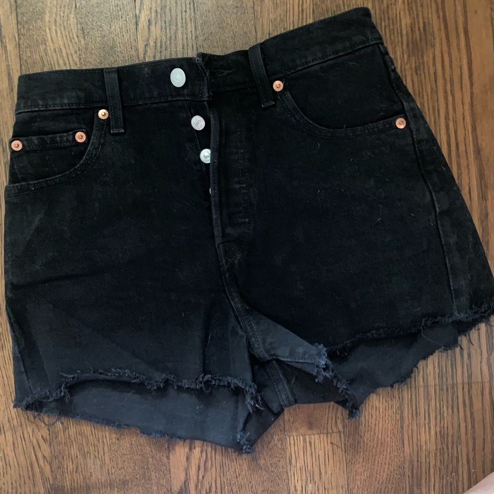 Levi’s 27 black cut off shorts